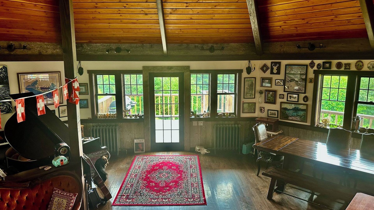 Fritz Creek Ski Chalet | Beautiful custom octagon chalet close to the Kilcher homestead.