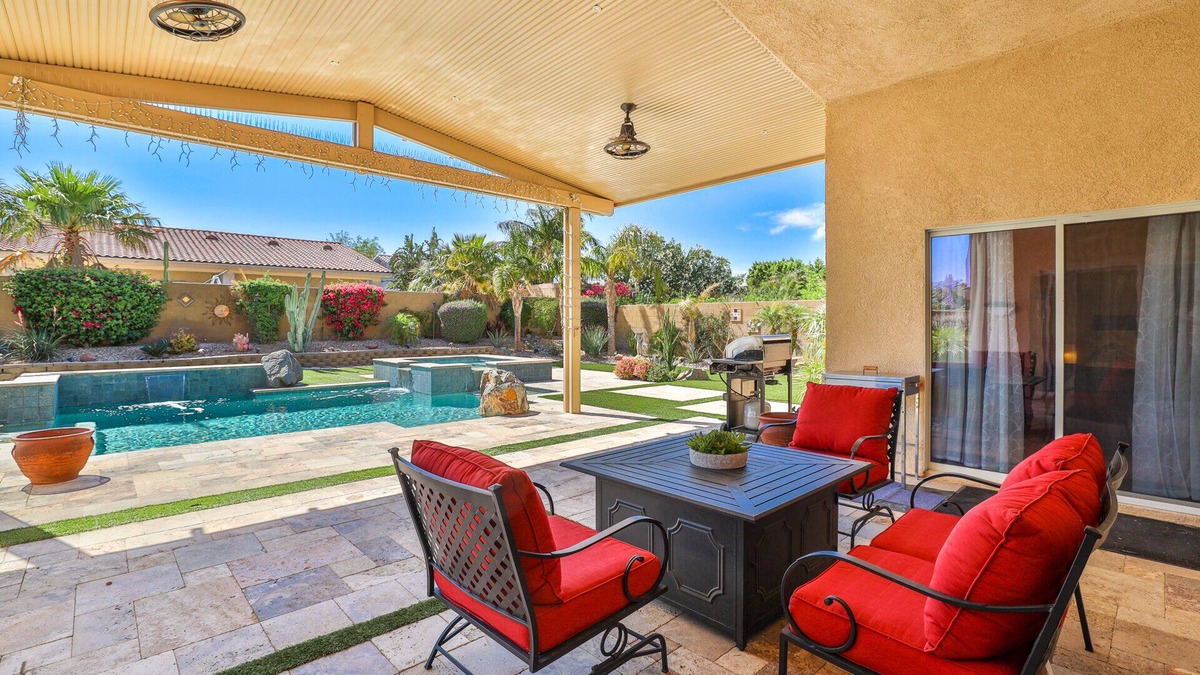 Desert Hot Springs House | Beautiful Desert Retreat-Bright and Spacious with private pool and Jacuzzi.