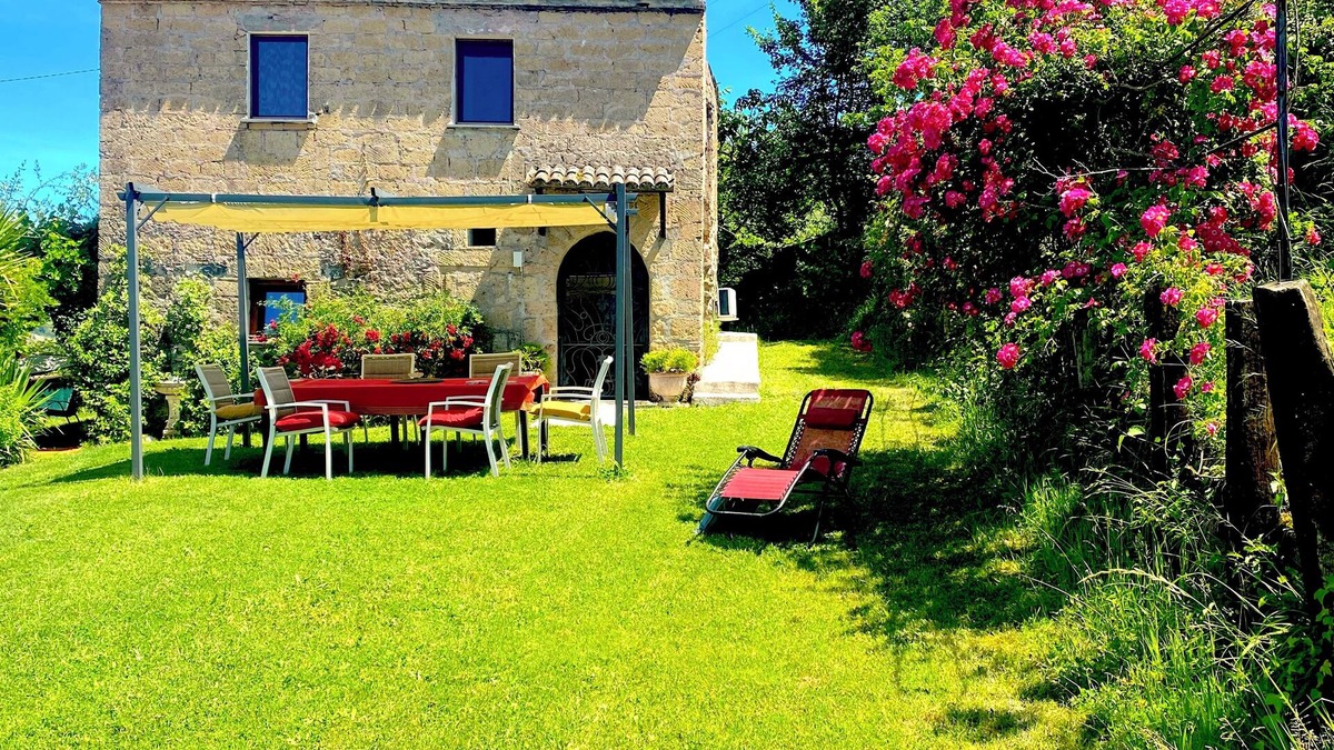 Bagnoregio Villa | BEAUTIFUL DIMORA CIVITA OF BAGNOREGIO -3 bedrooms 2 bathrooms-family-garden-whole house