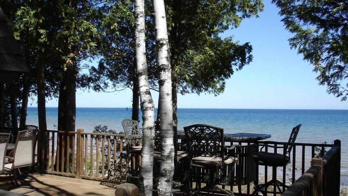 Bay Shore Cottage | Beautiful, Direct Lake Michigan Frontage, 1300 sq ft home