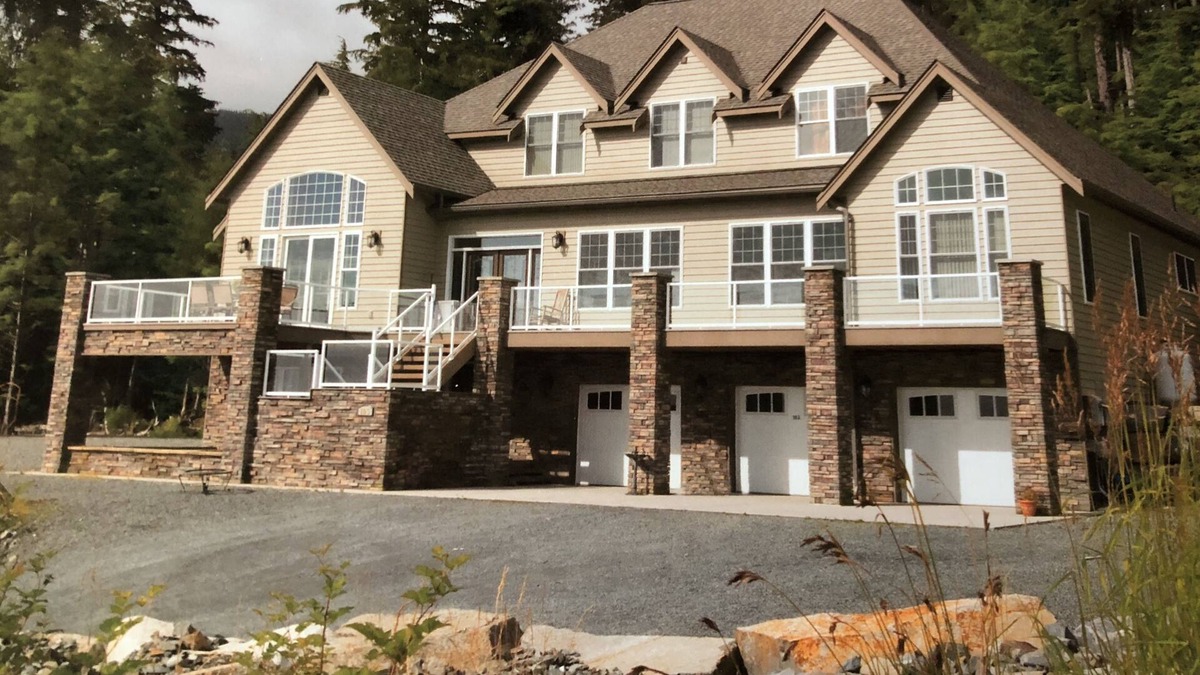 Sitka Apartment | Beautiful Downstairs Studio for rent