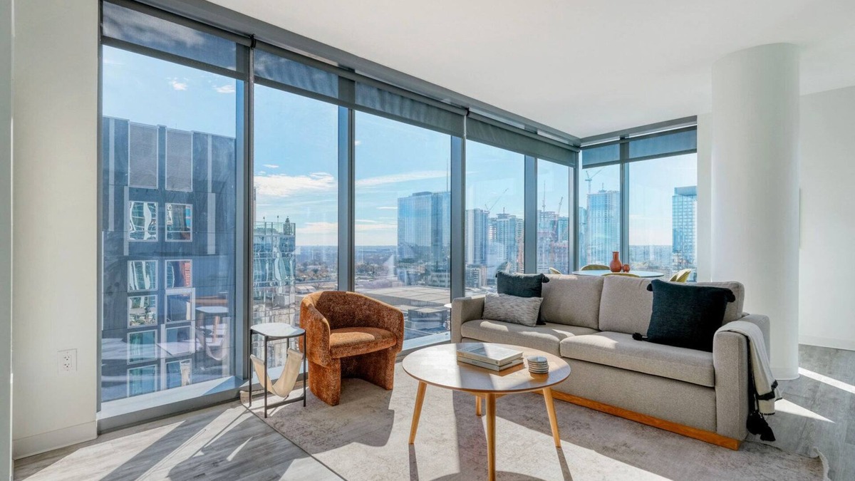 Waller Creek District Apartment | Beautiful Downtown 2BR w/Lounge, Deck, W/D & Pool, by Blueground