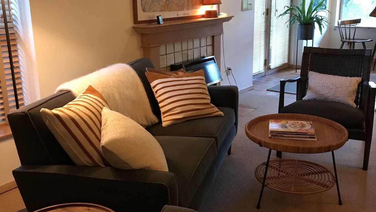 Portland Heights Apartment | Beautiful Downtown Studio Perfect to Disconnect