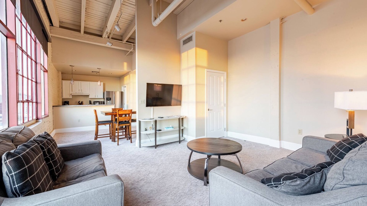 Arts/Warehouse District Condo | Beautiful Downtown Condo w/Dramatic City Views with Secure Onsite Parking