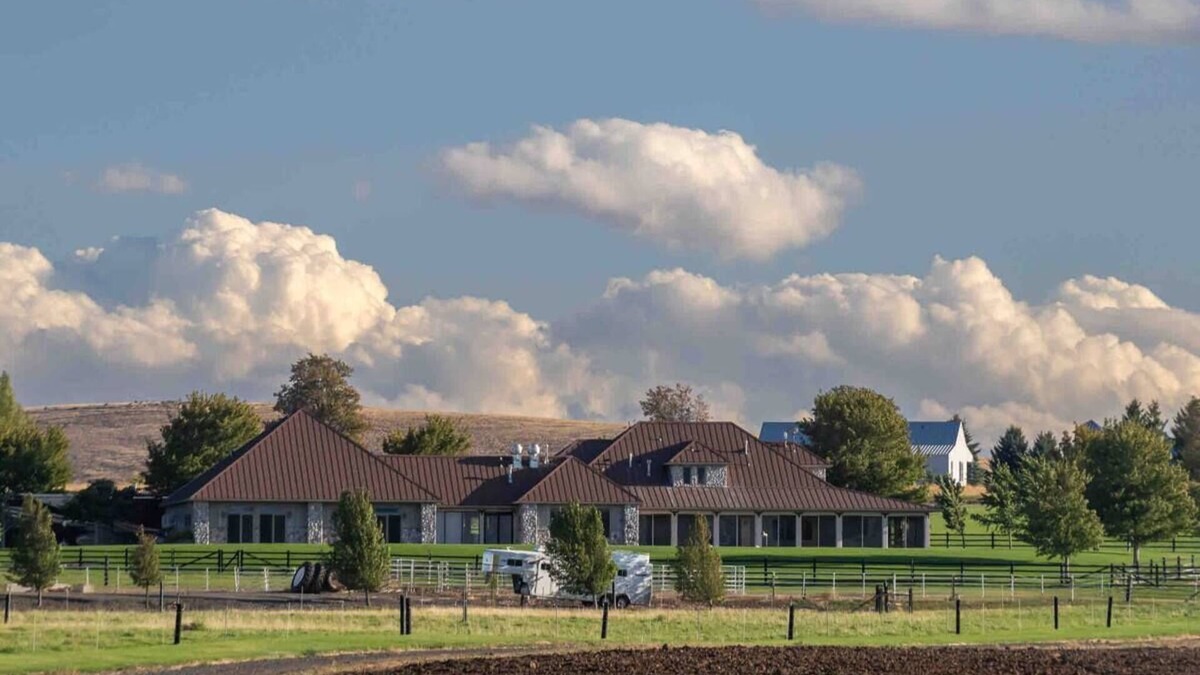 Ellensburg House | Beautiful Ellensburg Ranch Estate with Indoor Pool