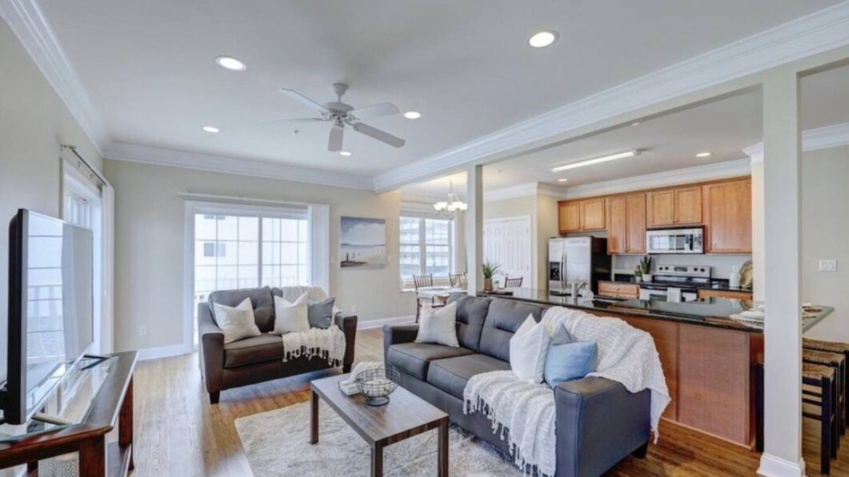 Midtown Ocean City House | Beautiful End Unit Ocean Block Townhome 300 ft From Beach
