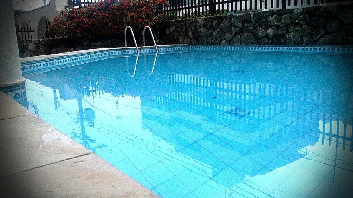 Jardim Vitoria Apartment | BEAUTIFUL ENSEADA APARTMENT- 2 BLOCKS FROM THE BEACH