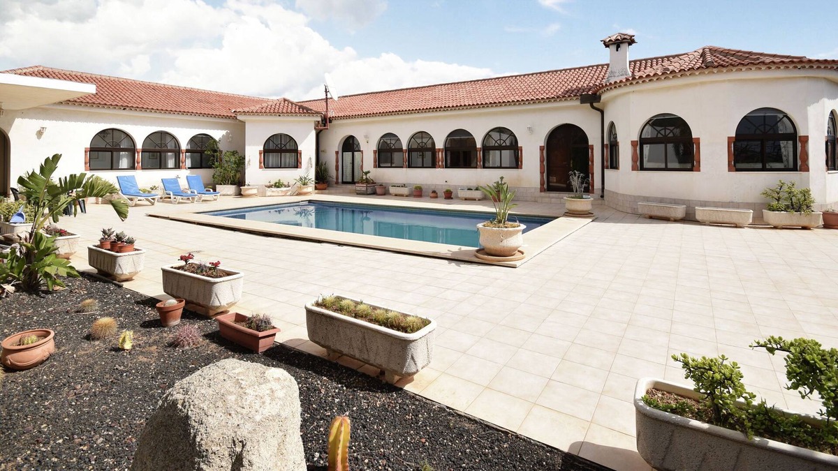 San Isidro House | Beautiful holiday home in San Isidro with pool