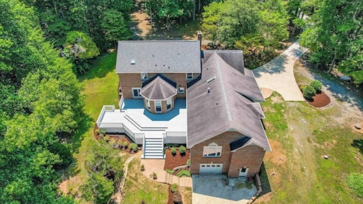 Chapel Hill House | Beautiful Estate in 4 acres of land in Chapel Hill
