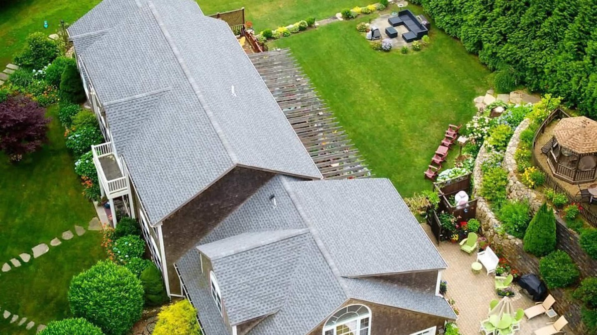 Oak Bluffs House | Beautiful Estate with salt water pool & pond with kayaks