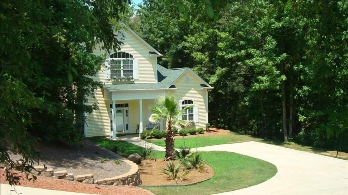 Concord House | Beautiful Executive Home, Concord, Sleeps 6