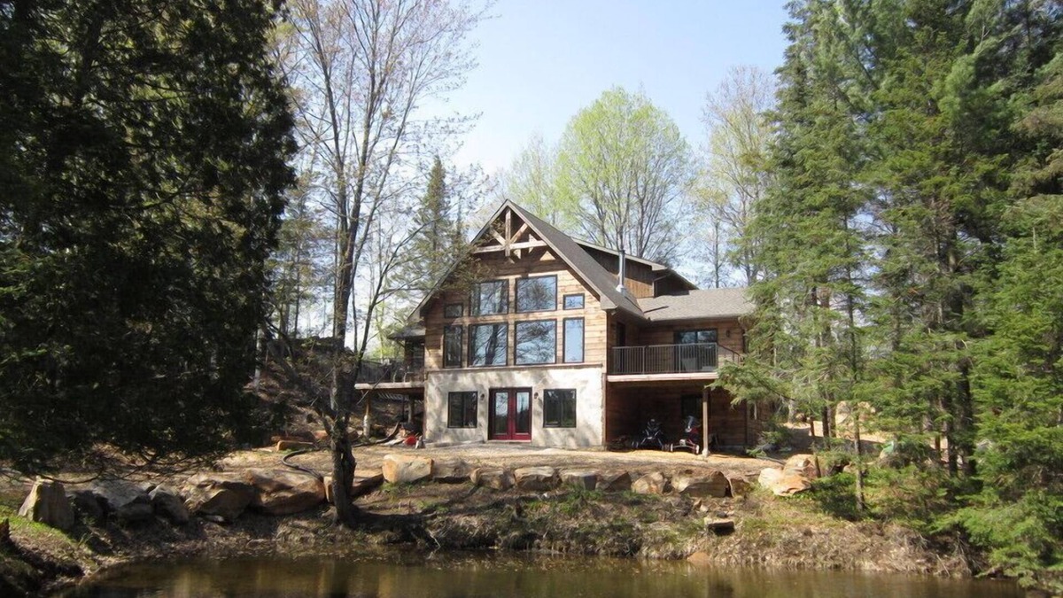 Algonquin Highlands Cottage | Beautiful Family Cottage in Dorset, Algonquin Highlands Close to Algonquin Park