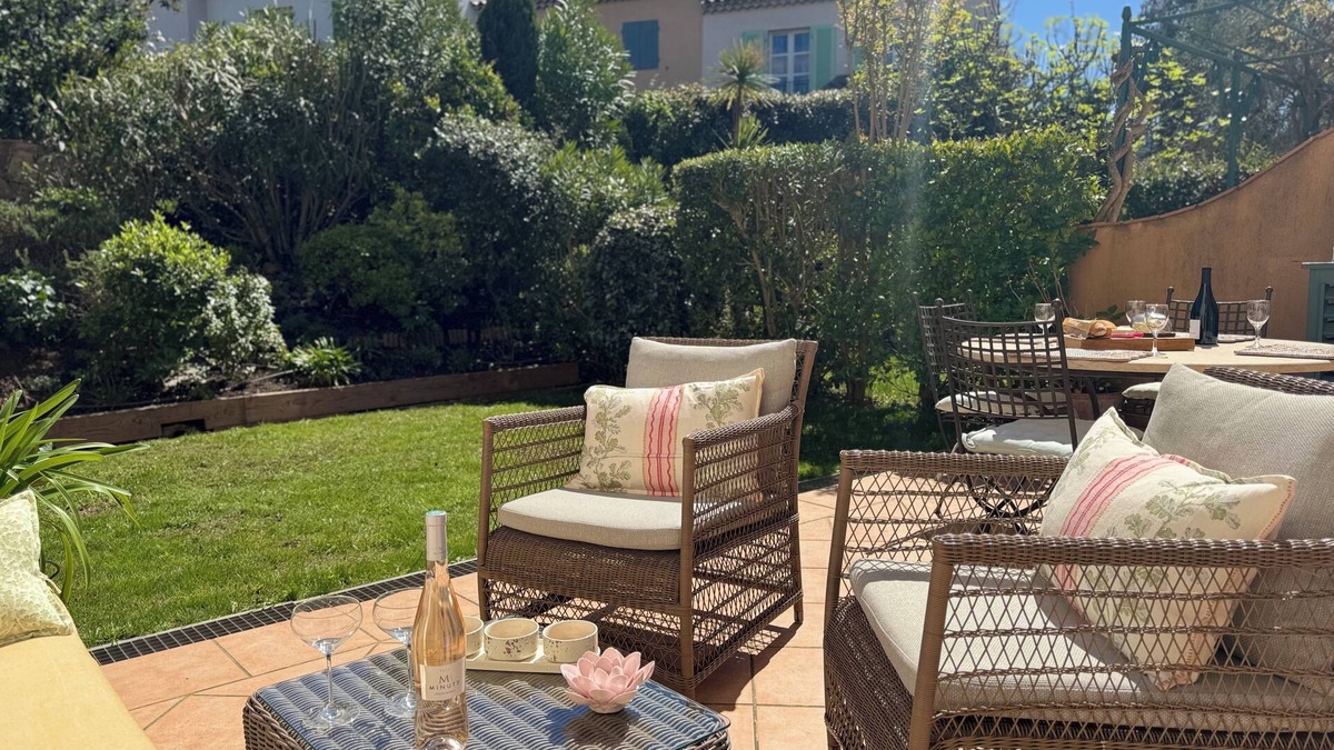 La Mole House | Beautiful Family Holiday Home