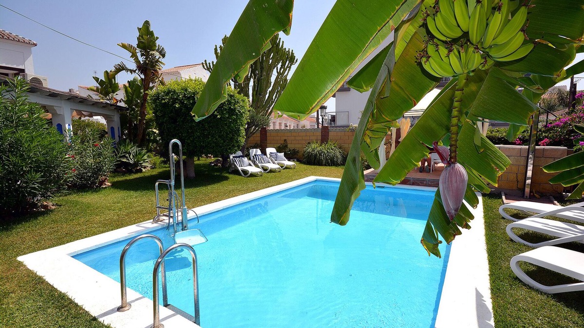 Nerja City Centre Villa | Beautiful family villa - 300 Mts from Burriana Beach. Private pool & garden