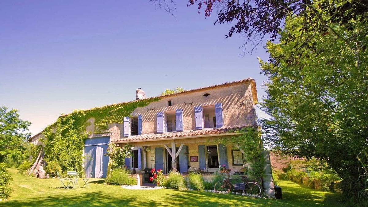 Saint-Sernin House | Beautiful Farmhouse-Idyllic French Living-Private Pool, sleeps 6 + 2 children