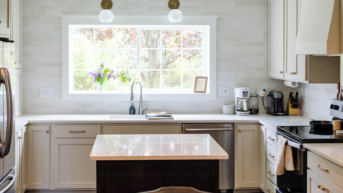Black Wolf House | Beautiful Farmhouse- 4mi to EAA