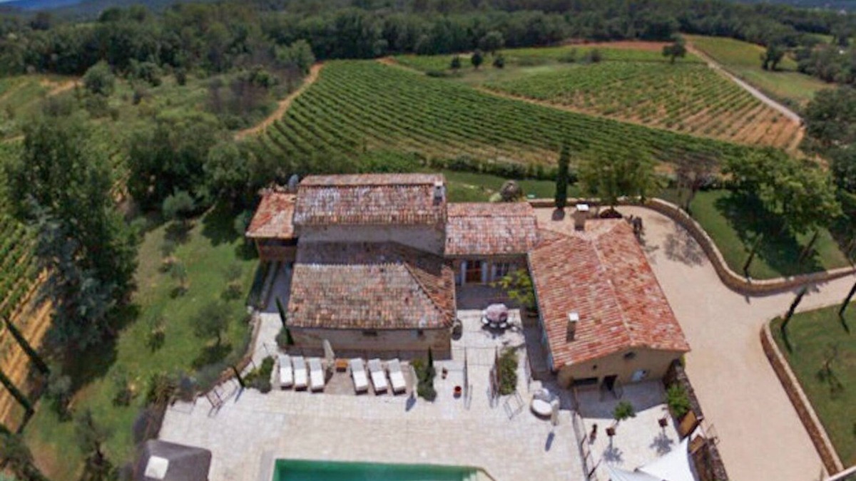 Cotignac Villa | Beautiful farmhouse in the heart of Provence with pool, surrounded by vineyards