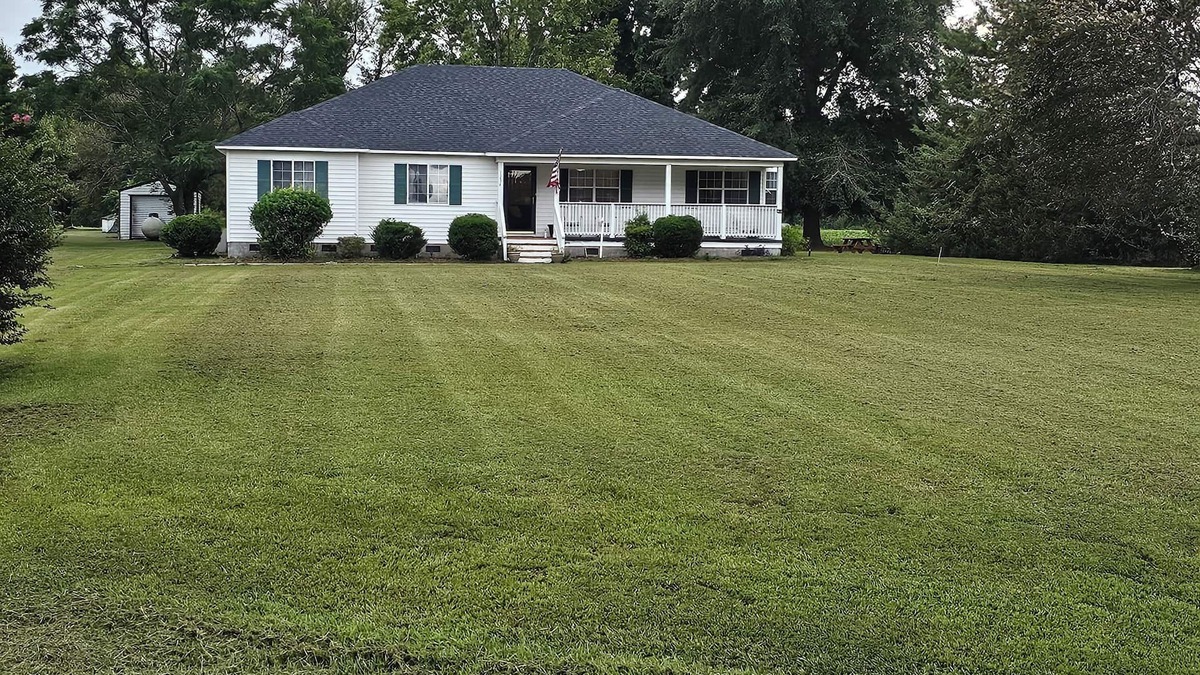 Gold Rock Other | Beautiful farmhouse with 3 bedrooms and 4 Queen beds for a cozy stay