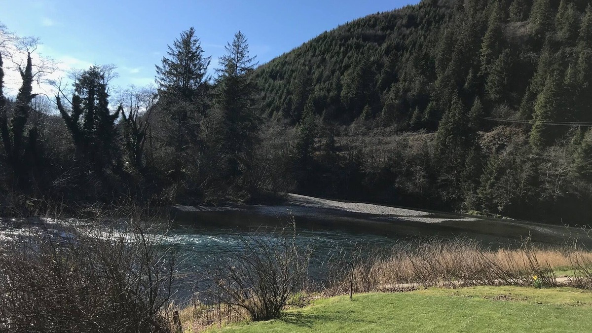 Tillamook House | Beautiful Fishing, Hunting, Horse riding Lodge right off the Wilson in Tillamook