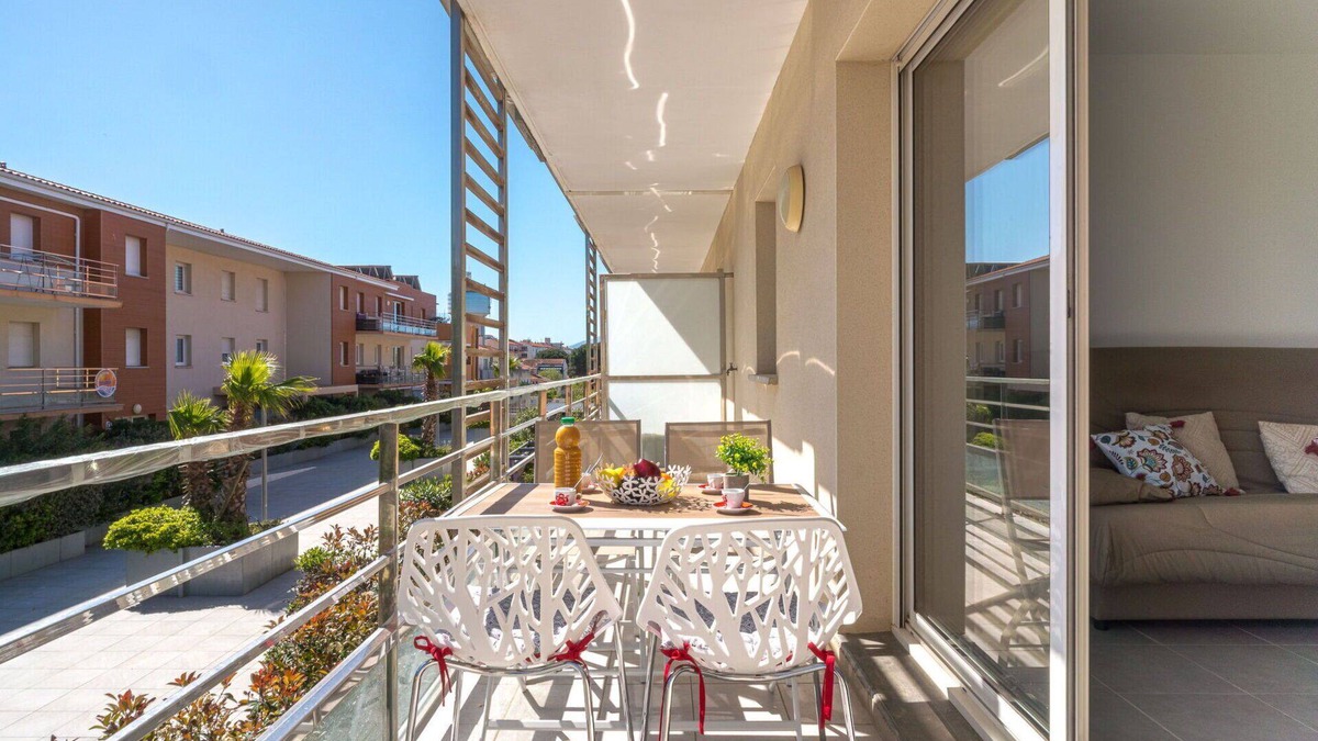 Le Port Apartment | Beautiful apartment for 4 people with pool, WIFI, TV and terrace
