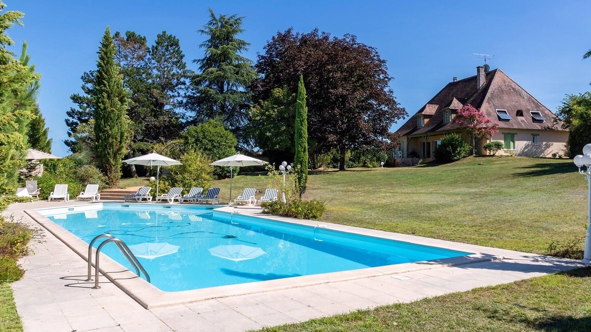 Condat-sur-Trincou House | Beautiful charming house with shaded park and swimming pool near Brantome