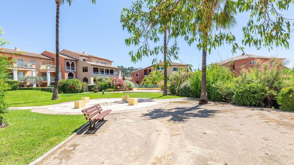 Plage de la Garonnette Apartment | Beautiful apartment for 4 people with pool, WIFI, A/C, TV and terrace