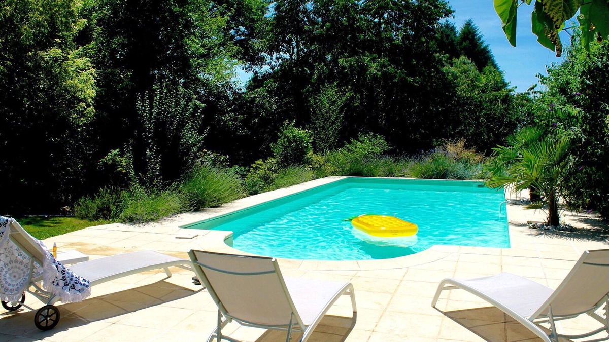 Saint-Sulpice-les-Feuilles House | Beautiful private villa for 9 people with WIFI, hot tub, private pool, TV, patio and pets allowed