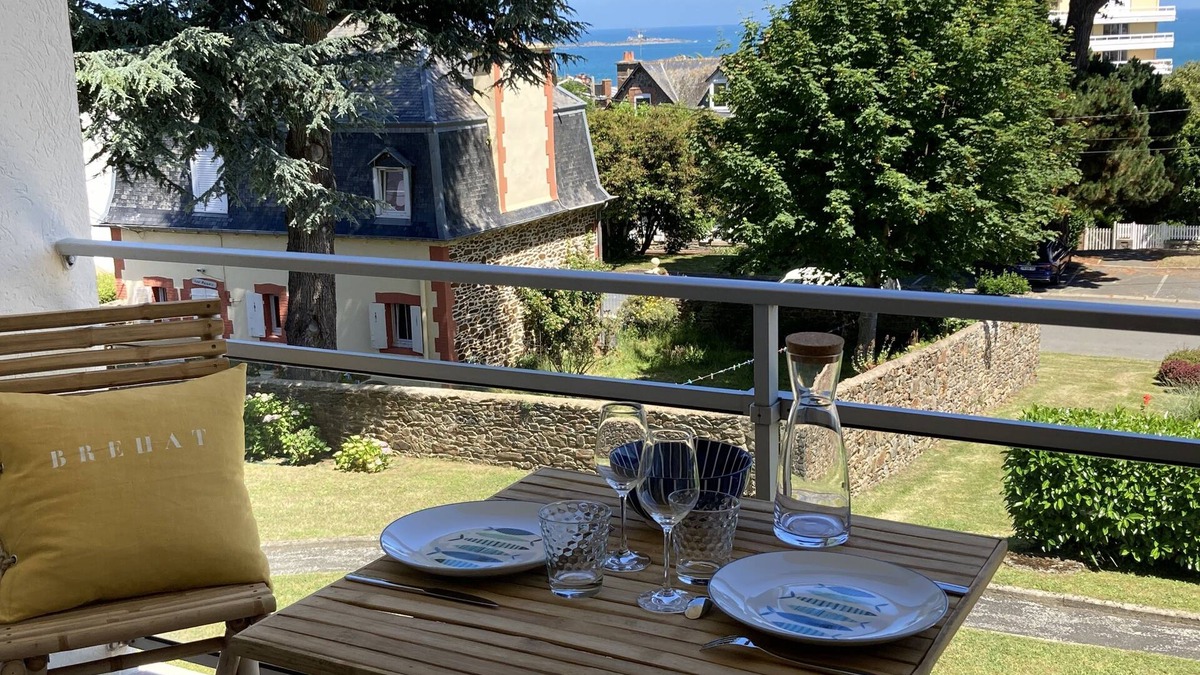 Saint-Quay-Portrieux Apartment | Beautiful sea view apartment 300 m from the beach