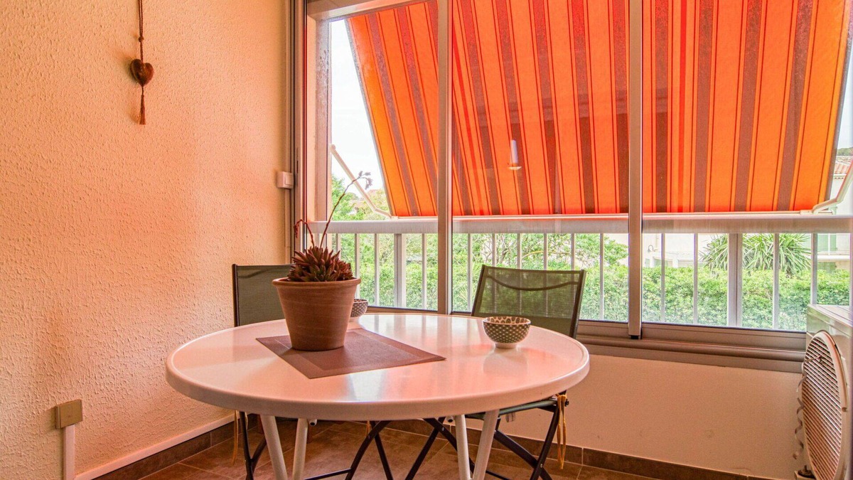 Le Brusc Apartment | Beautiful apartment for 3 guests with A/C, TV, terrace and pets allowed