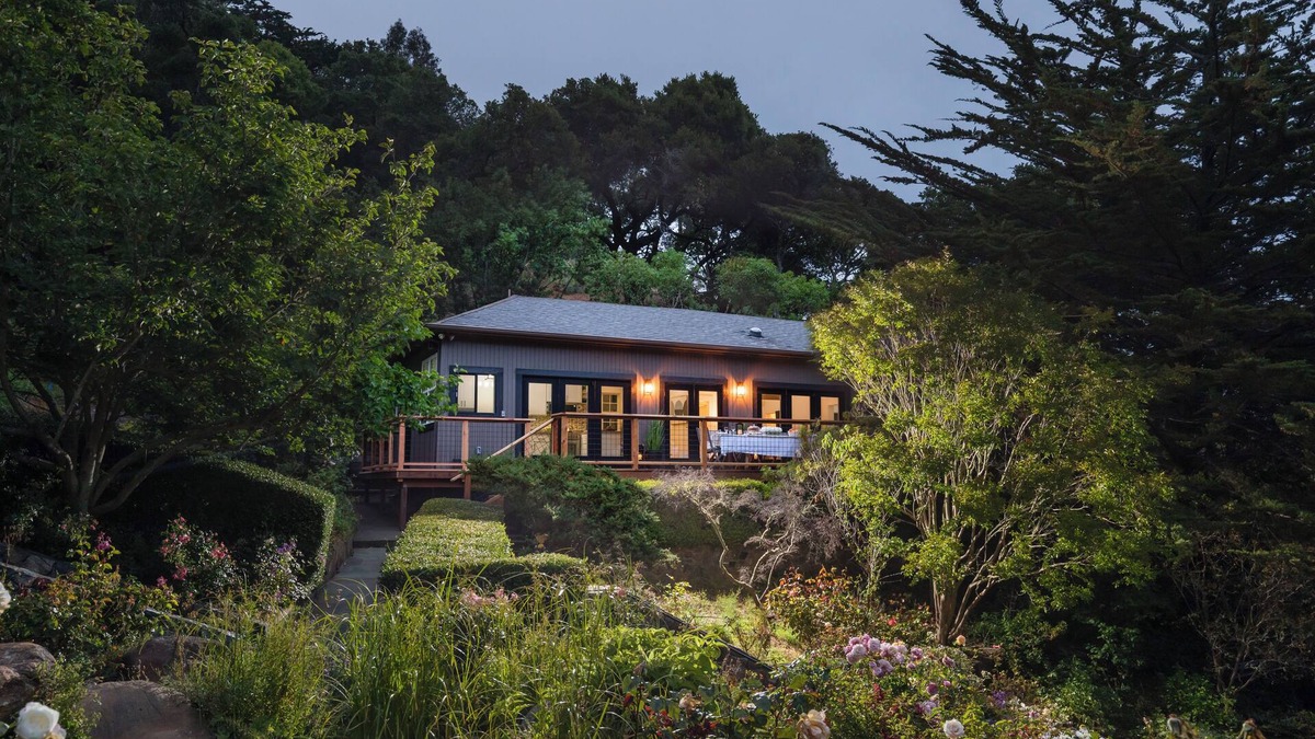 Tiburon House | Beautiful Garden Cottage at JAR Farms with use of pool, hot tub, and orchards