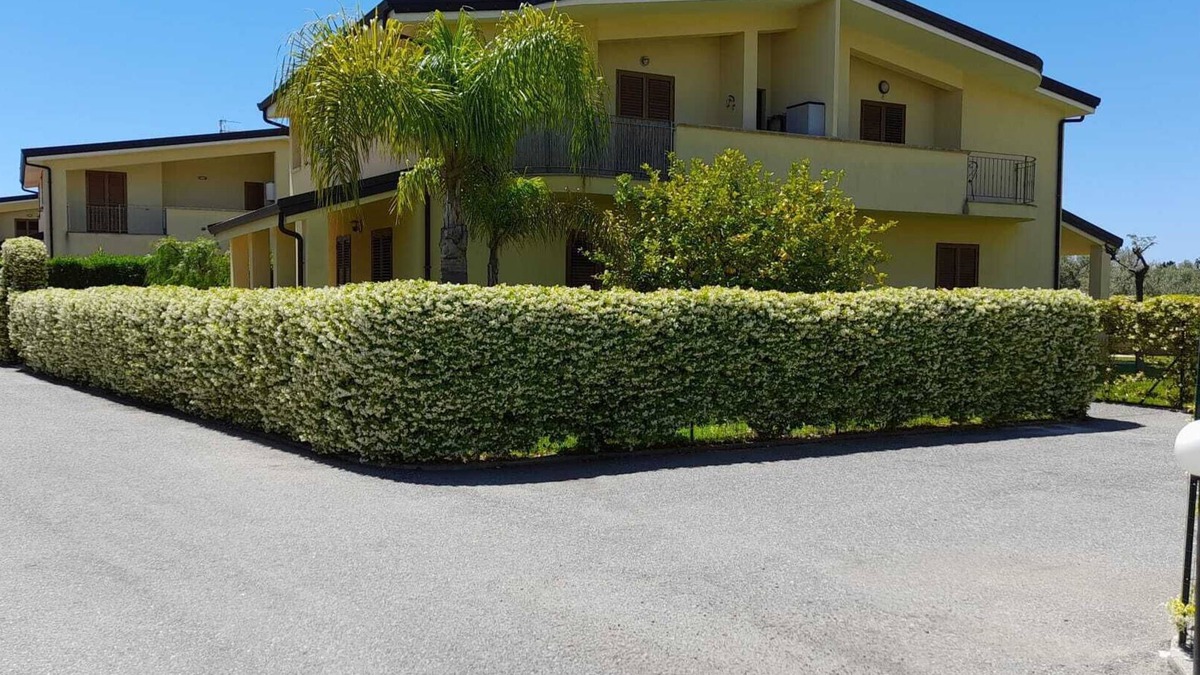 Caulonia Apartment | Beautiful Garden Apartment in Private Beachfront Development