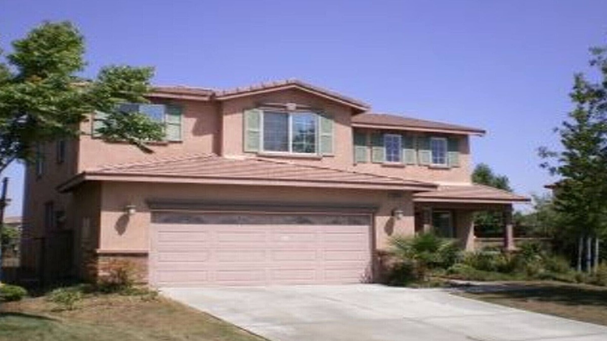 Menifee House | Beautiful Gated Community Where You Can Go Fishing, Walking, Running & Bicycling