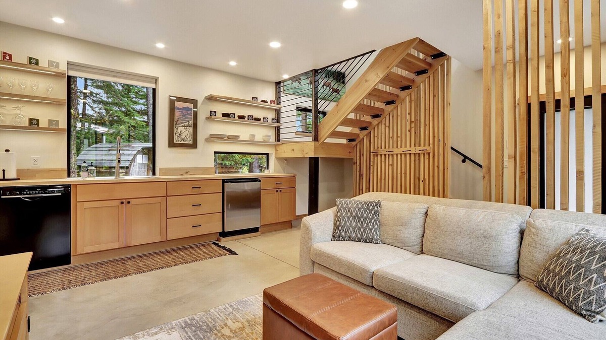 Alyeska Cabin | Beautiful Girdwood Cabin with Sauna & Steam Shower