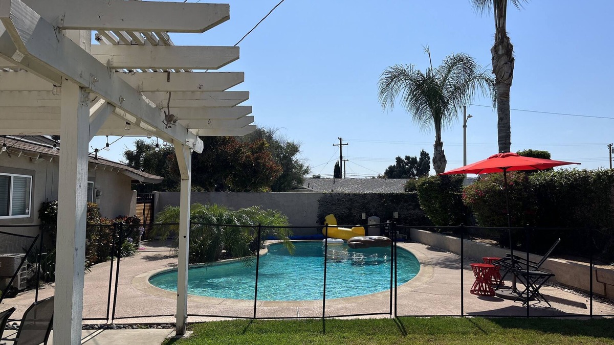 Bonita House | Beautiful Glendora Home with remodeled bathrooms, large yard, pool.