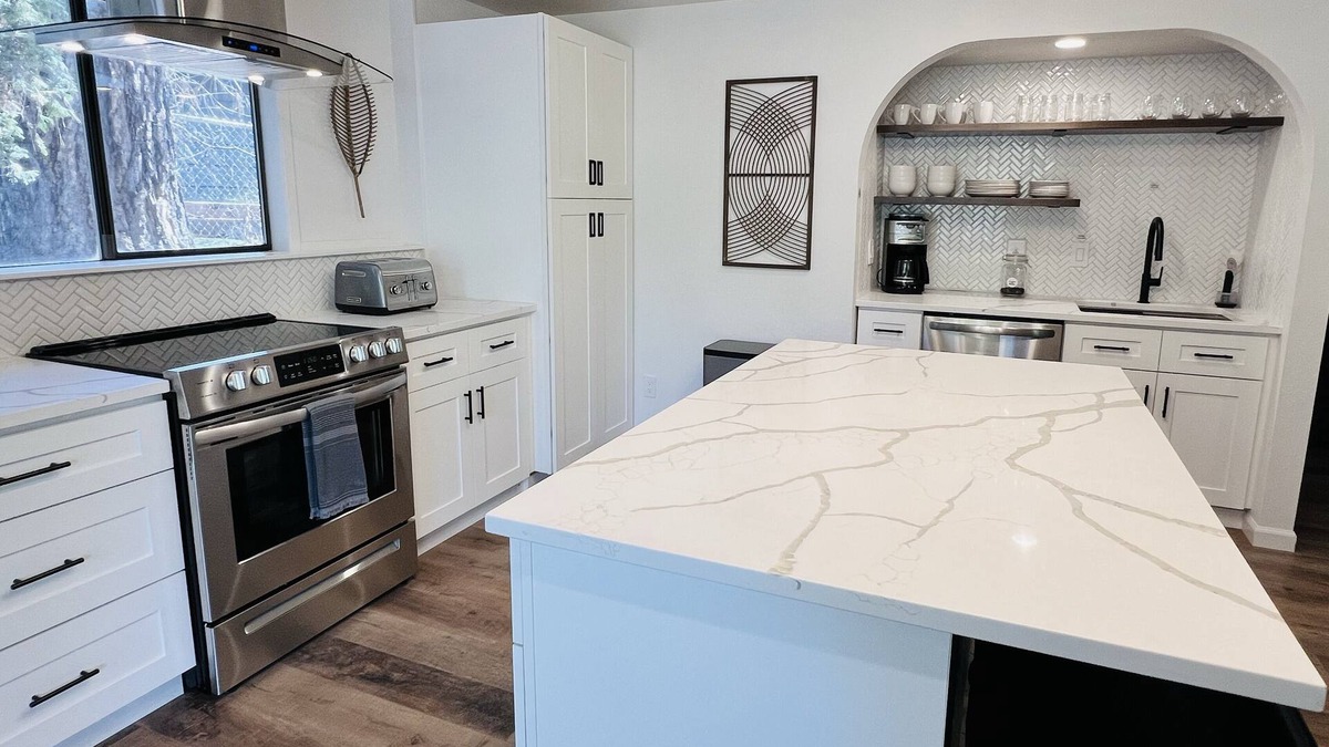 Coeur d'Alene House | Beautiful Golf Course Home CDA Nest