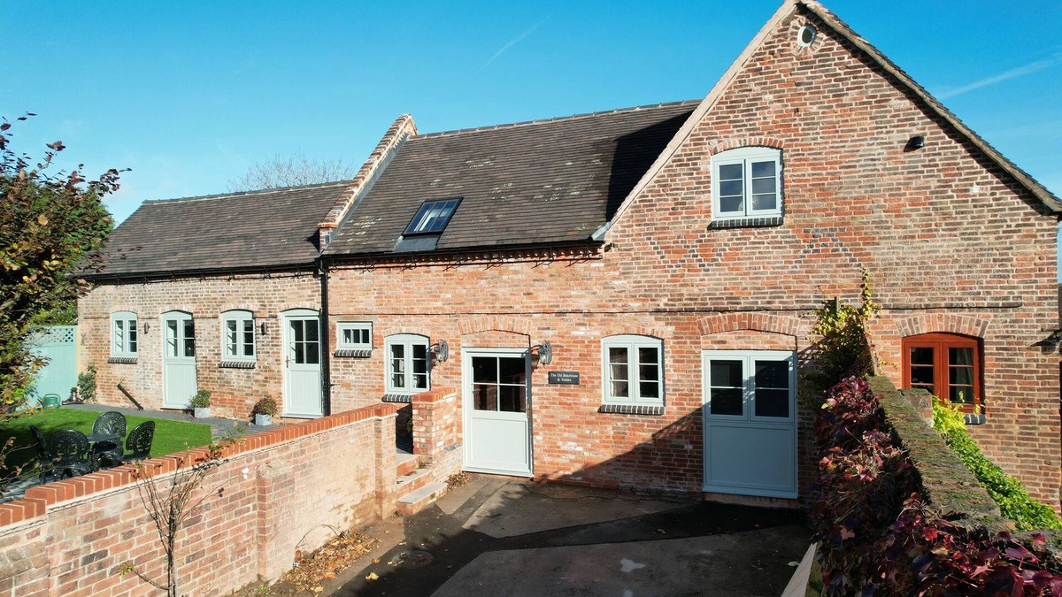 King's Bromley House | Beautiful Grade II Listed Barn, in Longdon Green