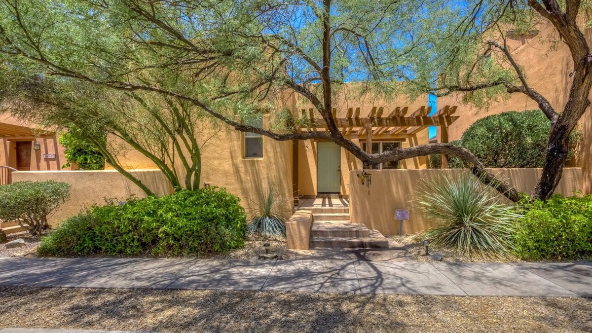 Civano House | Beautiful Green Rincon Foothills Home