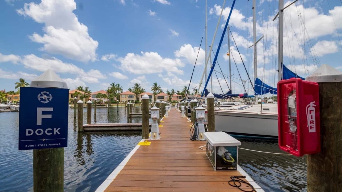 Burnt Store Marina Condo | Beautiful Ground Floor 2 bedroom 2 bathroom condo with walkout lanai.