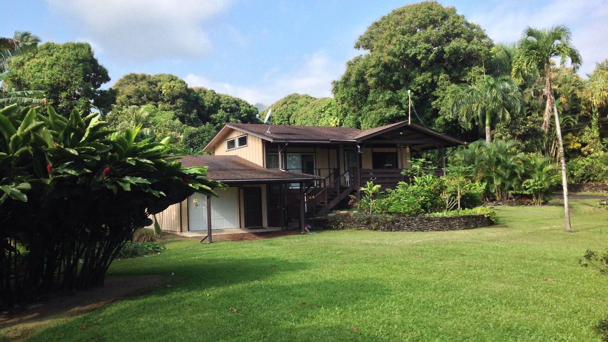 Hana Cottage | Beautiful Hana, Near Waianapanapa State Park. STR 216/0003 TA186-656-9728-01