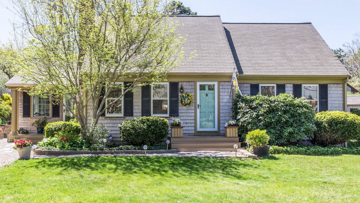 South Harwich House | Beautiful Harwich home with large yard near Red River Beach & Main Street fun