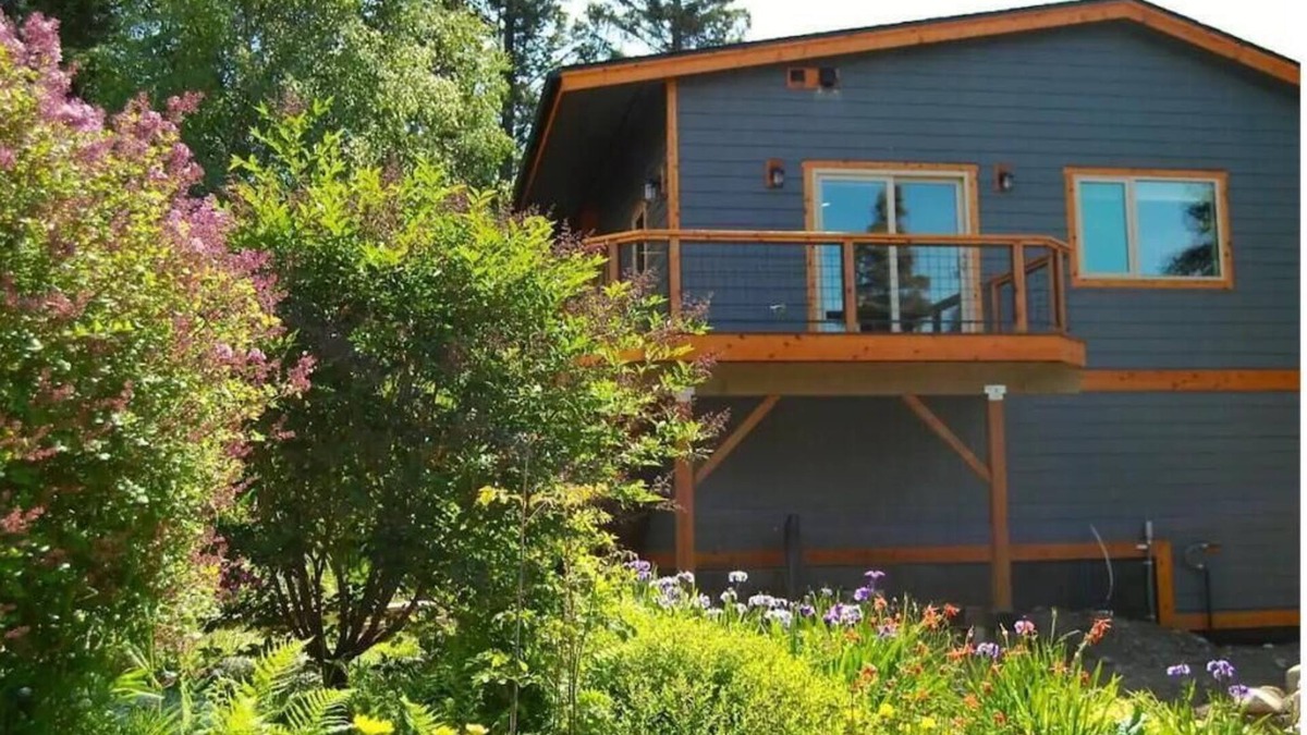 Rabbit Creek Apartment | Beautiful Hillside-Guest House