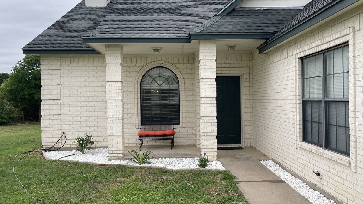 Rio Vista House | Beautiful hillside view close to the Brazos River