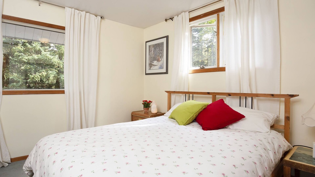 Sundre Resort | Beautiful house by the James River. Near Sundre, North Of Calgary.