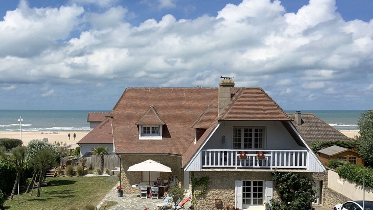 Benerville-sur-Mer House | Beautiful house with large south facing garden, on the beach in Deauville