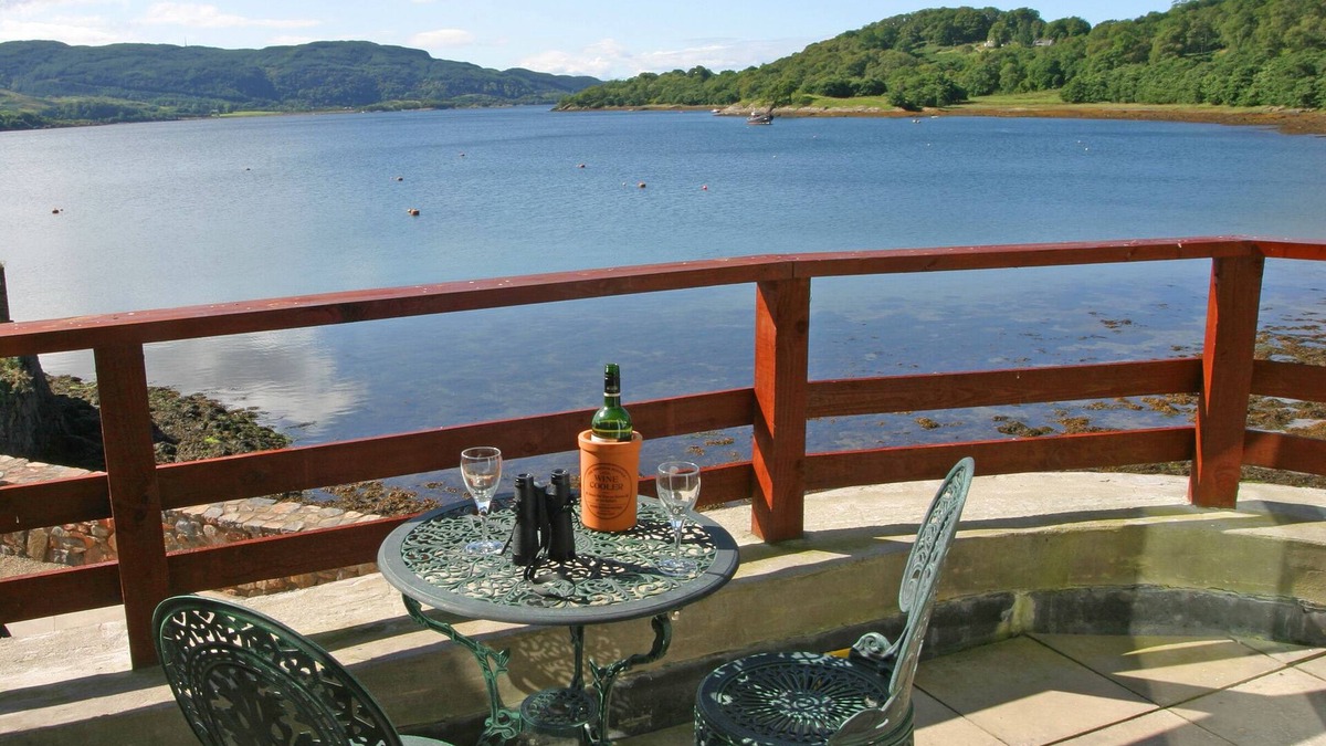 Slate Islands Condo | Beautiful House with Panoramic View of Loch Melfort
