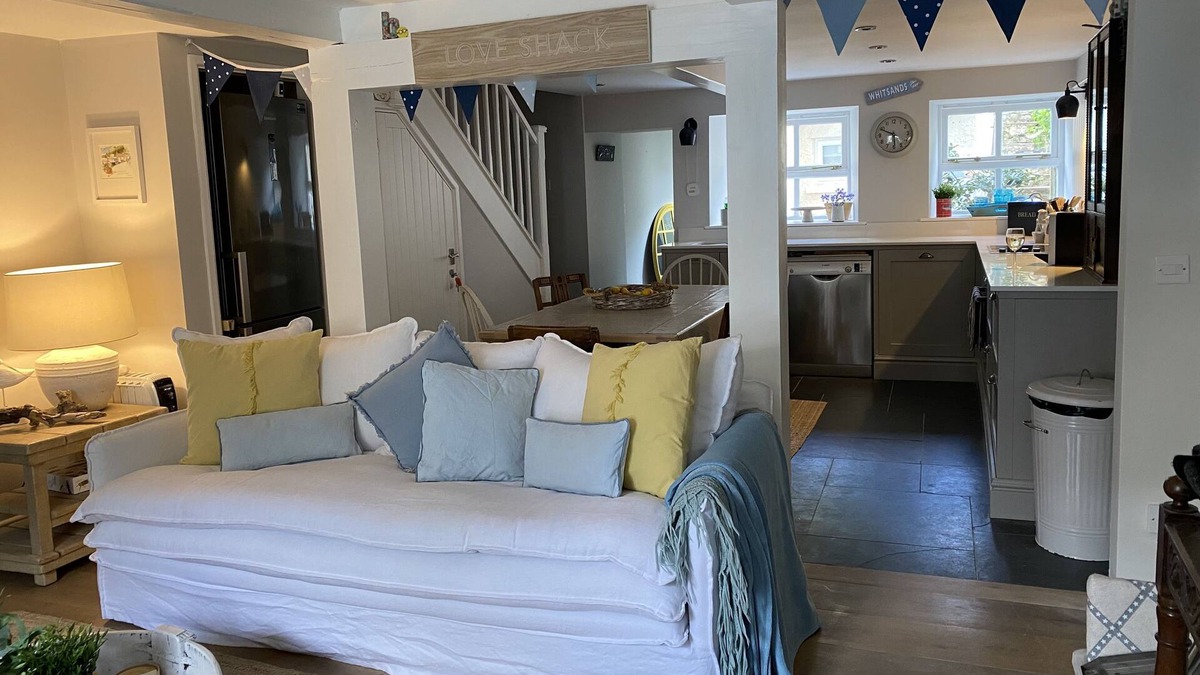 Cawsand Cottage | Beautiful Holiday Cottage next to beach in Cawsand, SE Cornwall - dog friendly!