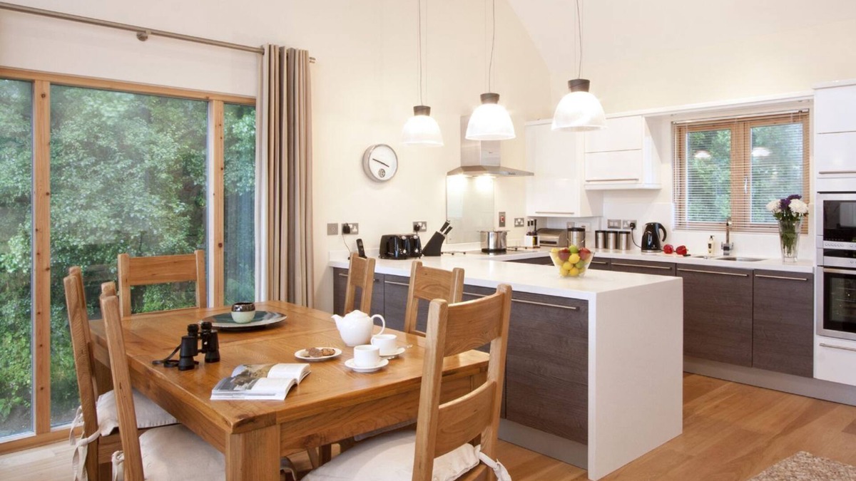 Talland House | Beautiful holiday home with hot tub, just a walk away from Talland beach.