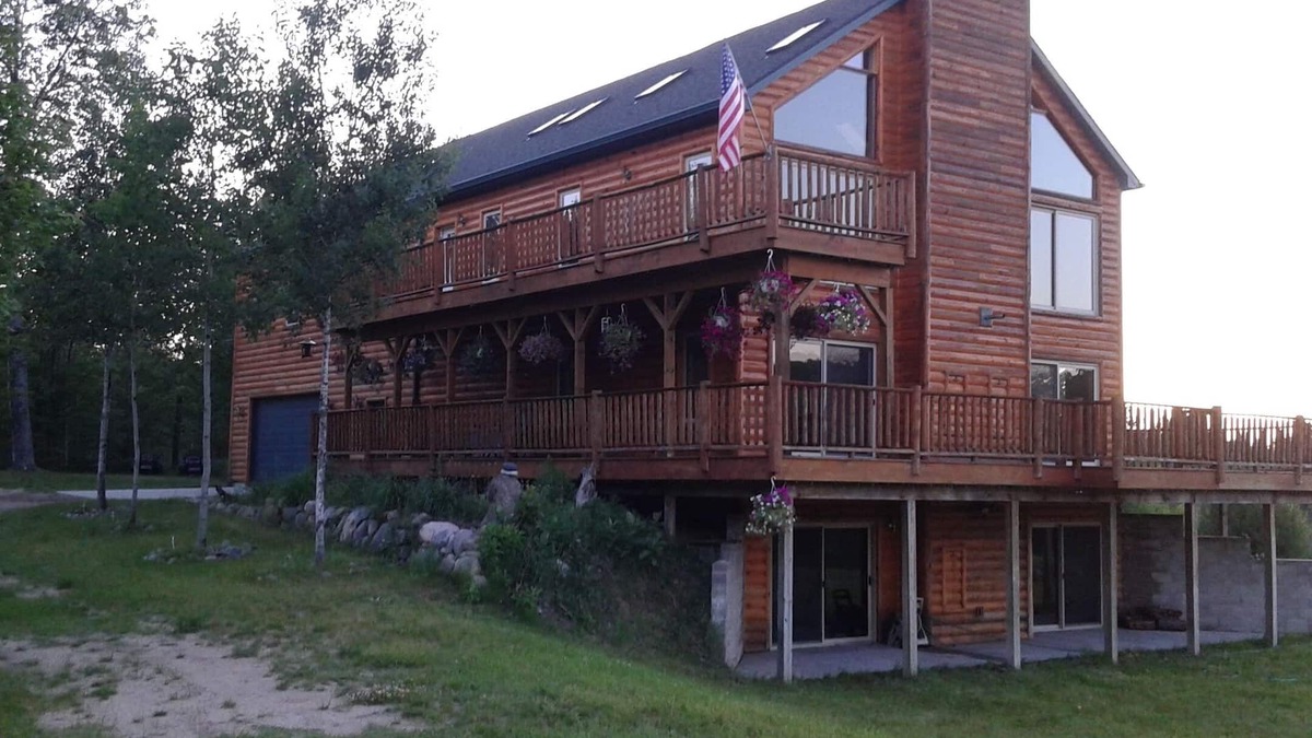 Comins House | Beautiful Home and property on 50 acres next to golf, amusement park & trails.
