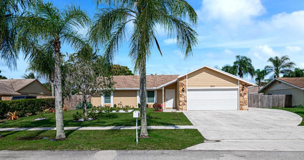 Royal Palm Beach House | Beautiful Home Away From Home
