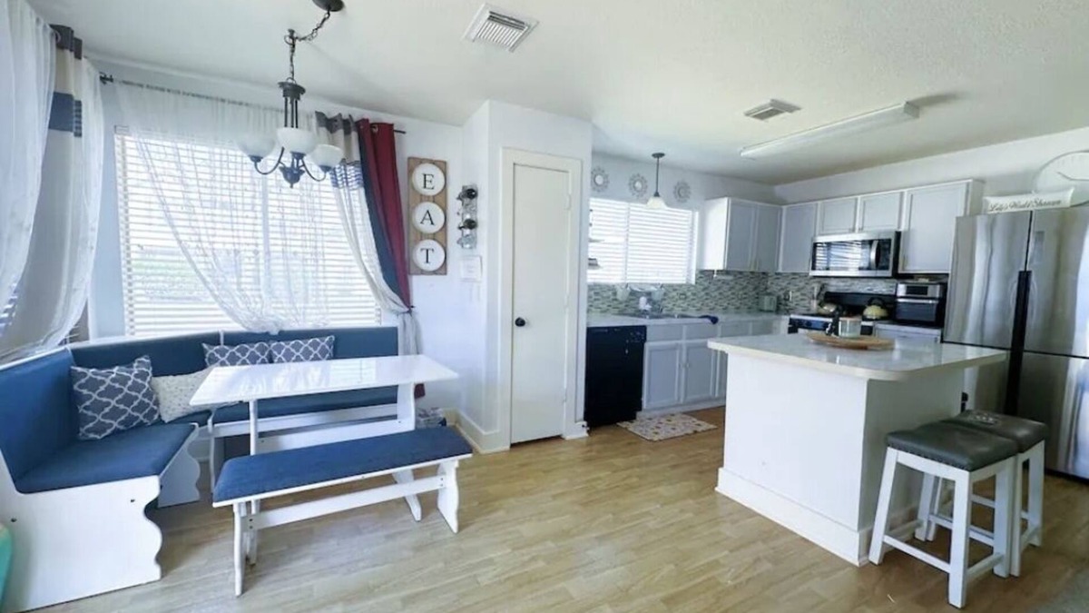 Atascocita House | Beautiful Home Away From Home
